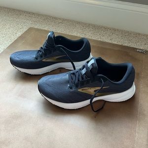 Brooks Sneakers Size 9 NWOT